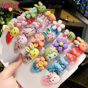 Hermosos Pasadores de Pelo Transparentes de PVC con Decoración de Dijes Lindos y Brillantina en el Interior para Niñas - Product Image 2