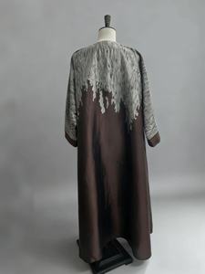 ムスリムカーディガンアバヤ、花柄ジャカードタフタ生地、イスラム教徒の服装、控えめなサウジアラビアとドバイのアバヤ、パネルデザイン - Product Image 2