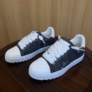 Chaussures de marche rétro pour hommes sur mesure de haute qualité, à lacets, à semelle épaisse, pour une utilisation confortable en extérieur. - Product Image 2
