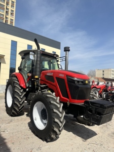 Nuevos tractores agrícolas de alta potencia de 200hp, tractores de ruedas 4WD para uso agrícola, combustible diésel, múltiples salidas de potencia disponibles - Product Image 3