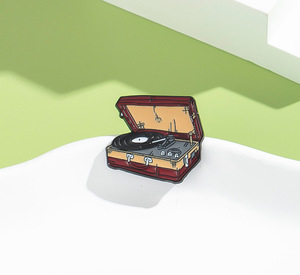 Spilla da bavero morbida in metallo in lega con design a giradischi in vinile e cartoni animati, distintivo smaltato Magic <span class=keywords><strong>Academy</strong></span> per bagagli e souvenir cinematografici, vendita all'ingrosso - Product Image 5