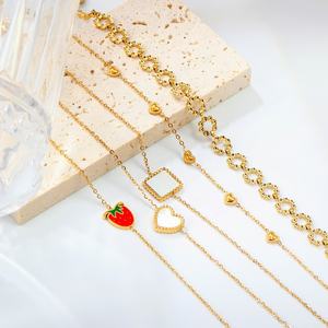 Bracelet tendance en acier inoxydable plaqué or, chaîne à maillons ajourés en forme de fleur, pour la création de bijoux, avec breloques cœur, carré et fraises - Product Image 1