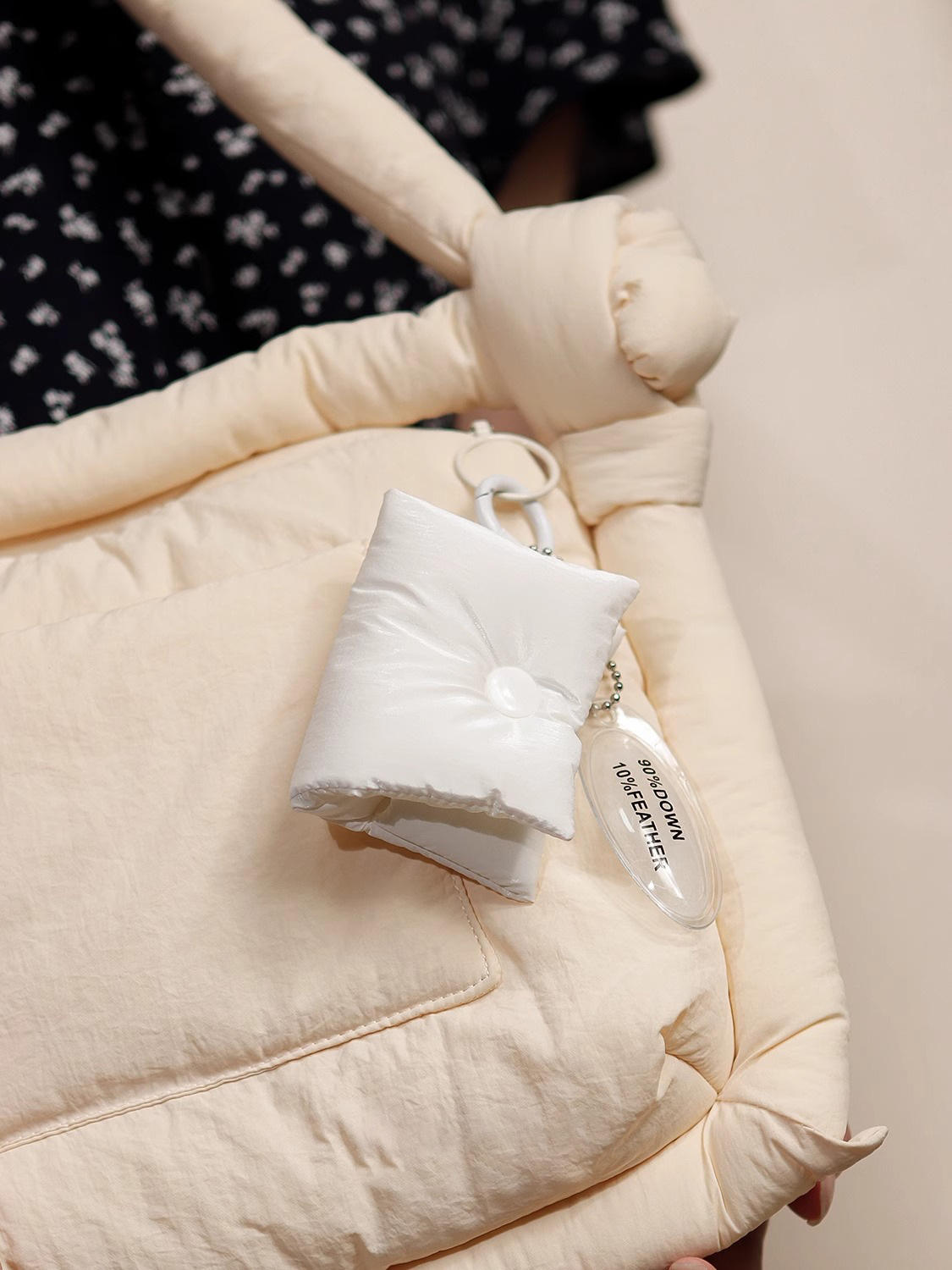 White + AirPods Pro 2nd Gen 2022/23