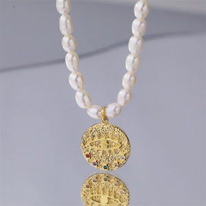 Collar de Moda con Cadena de Perlas de Arroz, Colgante Redondo con Circonita Arcoíris y Amuleto de Ojo de Diablo - Product Image 2