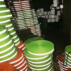 เทปสะท้อนแสงคุณภาพสูงแบบกำหนดเอง ผลิตจากโพลีเอสเตอร์ทอ หลายสี สำหรับเสื้อผ้าและกระเป๋า - Product Image 6