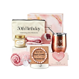 Regalos Personalizados para el 50.º Cumpleaños de Mujeres, Set de Regalo con Vaso, Cesta de Regalos con Artículos de Lujo, Regalo Único para Mamá o Amiga - Product Image 2