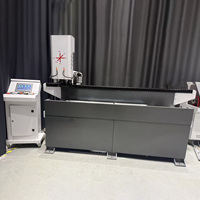 Machine de perçage et de fraisage CNC intégrée avec moteur pour la fabrication de fenêtres et de portes en profilés d'aluminium, facile à utiliser