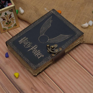 Carnet en cuir gaufré « Golden Snitch » fait main, journal celtique avec papier à bords festonnés, cahiers fantaisie pour cadeaux - Product Image 1