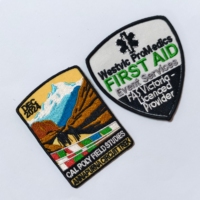 ZT-BLA32 - Badges brodés en gros, logo de dessin animé personnalisé, patchs thermocollants pour softball et western, écussons brodés pour vêtements d'enfants