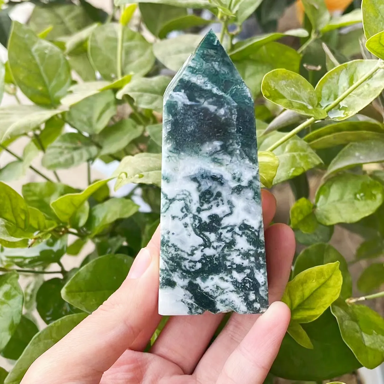 Bán Buôn Kích Thước Trung Bình Đá Quý Tự Nhiên Tinh Thể Cây Đũa Phép Điểm Màu Xanh Lá Cây Moss Agate Druzy Tháp Cho Reiki Trang Trí Nội Thất