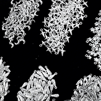 Perles entretoises en forme de fleur argentées brillantes en gros pour pendentifs et bijoux faits à la main