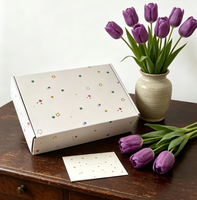 Boîte d'expédition blanche à fentes avec impression d'étoiles colorées, boîte d'expédition personnalisée avec logo pour vêtements, cosmétiques, emballages de bijoux