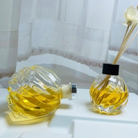 Bouteille d'huile aromatique sans feu en forme d'ananas nouveau design Bouteilles de diffuseur de roseau d'aromathérapie avec couvercle bâton