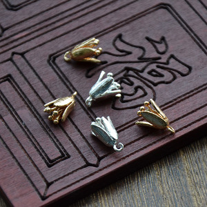 จี้รูปดอกไม้ทองแดงขนาด 10x14 มม. ชุบทองและเงิน สำหรับทำสร้อยคอและต่างหู DIY - Product Image 2