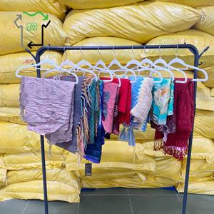 Venta al por Mayor de Chales de <span class=keywords><strong>Segunda</strong></span> <span class=keywords><strong>Mano</strong></span> YIJIAYI de Alta Calidad, Grado A, Colores Mezclados, Limpios, Modernos, Cómodos, de Mezclilla, para Todas las Temporadas, para Adultos - Product Image 6