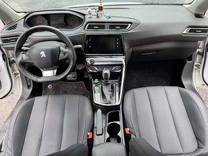 <span class=keywords><strong>Peugeot</strong></span> <span class=keywords><strong>308</strong></span> 1.6L <span class=keywords><strong>automatique</strong></span> de luxe à traction avant, essence, berline, norme Euro 5, modèle 2019 d'<span class=keywords><strong>occasion</strong></span> - Product Image 5