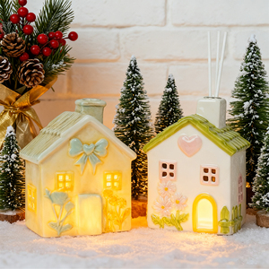 Décoration de Noël personnalisée en céramique et porcelaine, maison de village à motifs colorés avec lumières LED - Product Image 5