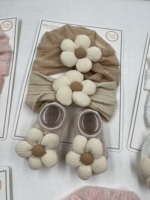 Ensemble d'accessoires pour cheveux d'infants : Turban à grande fleur en dentelle et chaussettes en coton pour la vente en gros aux boutiques