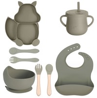 Ensemble de repas moderne 8-en-1 pour bébé : assiette, bol à ventouse en silicone, cuillère, fourchette, bavoir et tasse pour l'apprentissage de la diversification alimentaire