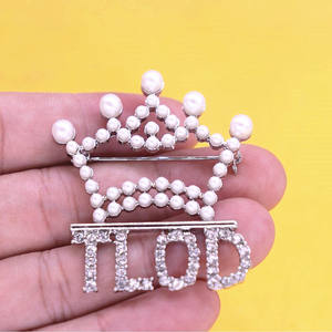 Broche <span class=keywords><strong>de</strong></span> Corona <span class=keywords><strong>de</strong></span> Cristal con Perlas Blancas y Circonitas Cúbicas para Mujer, Joyería <span class=keywords><strong>de</strong></span> Aleación con Letras, Ideal para Bodas y Compromisos, Regalo Perfecto - Product Image 4