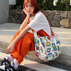 Bolsa de Hombro Cruzada de Lona con Estampado de Grafiti, Cierre de Botón Ecológico, Gran Capacidad, para Estudiantes, para Mujer - Product Image 5