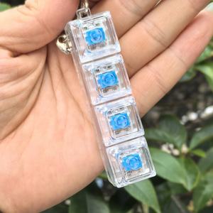 Llavero Transparente con 4 Teclas de Teclado Mecánico, con Luz LED, Botón de Presión, Juguete Antiestrés - Product Image 2