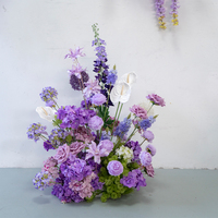 Composition florale murale et de sol moderne en soie violette, centres de table de mariage, décorations de table, fond de photographie, longue