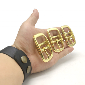 Boucles en laiton massif avec logo personnalisé Carosung Boucle de barre de talon avec étiquette privée Boucles à ardillon en laiton à <span class=keywords><strong>double</strong></span> barre centrale 1 "pour ceinture - Product Image 2