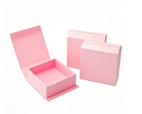 Boîte cadeau pliable de luxe personnalisée couvercle magnétique en carton noir mat gaufrage d'emballages magnétiques rigides pour le visage matériaux recyclés