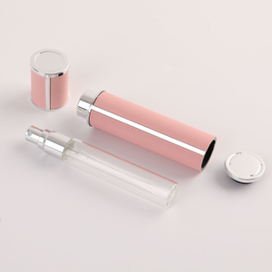 Botella <span class=keywords><strong>de</strong></span> Perfume Portátil <span class=keywords><strong>de</strong></span> Cuero <span class=keywords><strong>de</strong></span> Lujo, 5/10 ml, con Revestimiento <span class=keywords><strong>de</strong></span> Vidrio Transparente y Bomba <span class=keywords><strong>de</strong></span> Pulverización Electrochapada, para Regalo Cosmético - Product Image 4