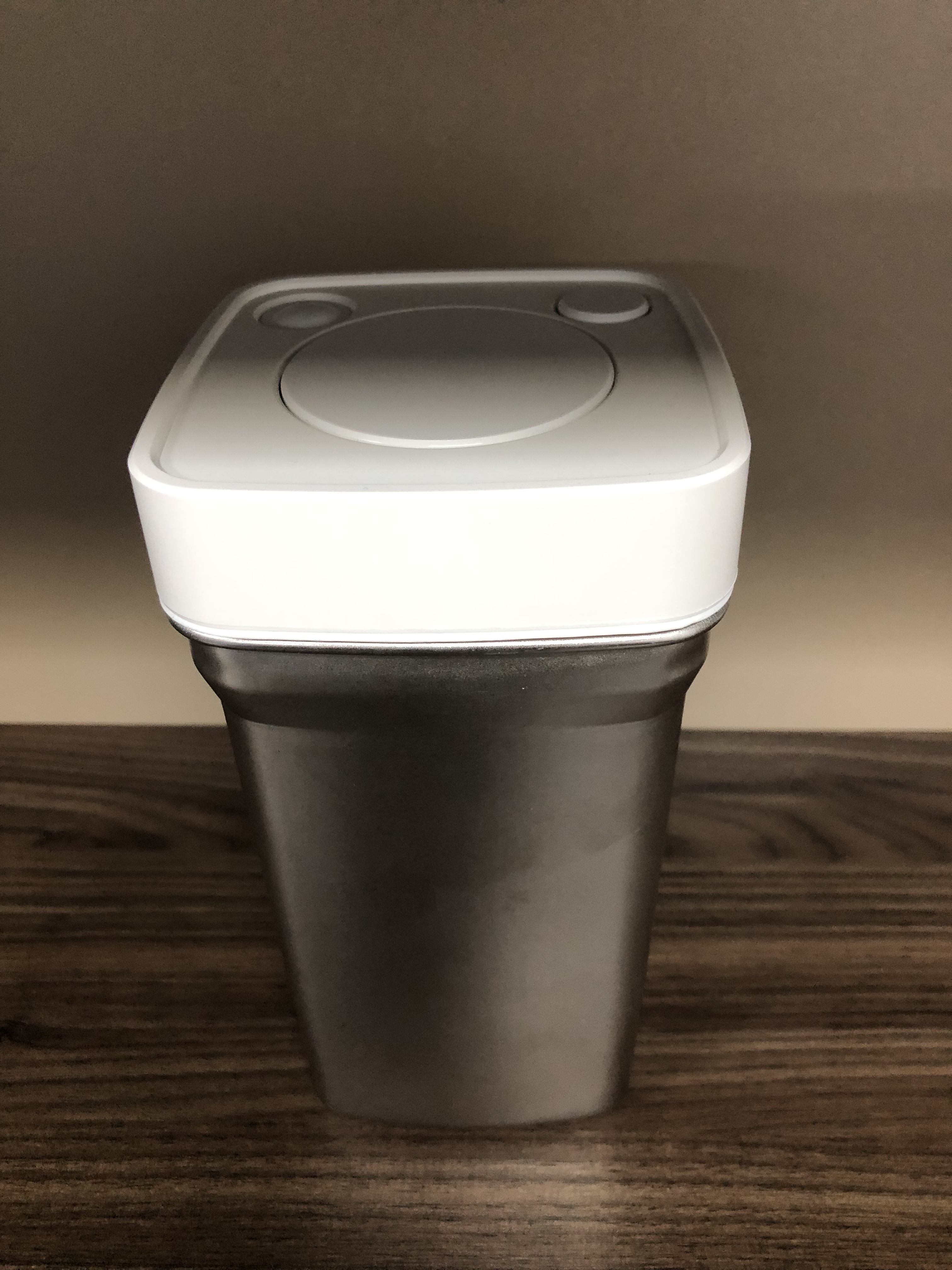 สีเทาอ่อน