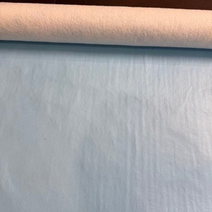 Feutre respirant <span class=keywords><strong>l</strong></span>éger 160 g/m² avec film PE, feutre adhésif non tissé pour la protection des sols - Product Image 3
