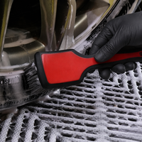 Brosse à pneus avec bords recouverts de caoutchouc, poignée ergonomique antidérapante, outil de nettoyage des roues pour un lavage sûr des jantes des pneus