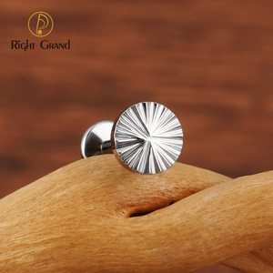 <span class=keywords><strong>Piercing</strong></span> plano <span class=keywords><strong>de</strong></span> <span class=keywords><strong>titanio</strong></span> ASTM F136 16G con diseño geométrico <span class=keywords><strong>de</strong></span> sector, tipo labret Monroe, para cartílago, tragus, hélix, concha - Product Image 5