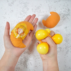 Juguetes Antiestrés de Croissant para Apretar 2025, Juguete de Descompresión para Niños, Regalos y Premios para el Aula, Croissant Suave - Product Image 3
