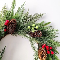 Couronne contemporaine en croix pour jardin, en feutre, avec pivoine, marguerite, eucalyptus, vigne et autres éléments floraux, style Valley Swag Pansy, pour la vente en gros