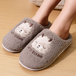 Nouvelles pantoufles personnalisées en PVC pour femmes, doublure en peluche, pantoufles de luxe pour femmes avec de bons produits - Product Image 3