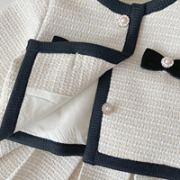 Ensemble élégant en deux pièces pour filles, cardigan à nœud papillon et jupe plissée avec boutons perlés, adapté aux filles de 3 à 8 ans
