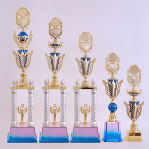 Fabricante Personalizado Grande Coluna De Plástico Troféu Prêmio Cup 3 Tier Alto 4 Post Troféus para Treinamento Esportivo Championship T37