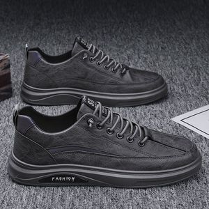 Chaussures de sport décontractées noires en PU pour hommes, tendance et polyvalentes, nouvelles, respirantes, imperméables et antidérapantes, idéales pour la marche au printemps - Product Image 2