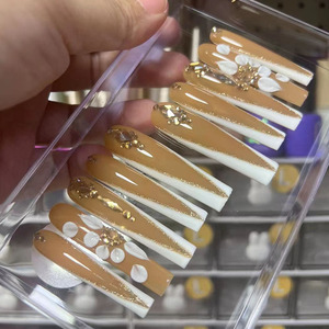 Vente en Gros 10 Pièces Ongles à Coller en Gel Peints à la Main Magnifique Design Luxueux Personnalisé Ongles Press-on Faits à la Main - Product Image 3