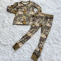 Ensemble de vêtements de pyjama boutique en Spandex/Coton rose vintage à motif animalier pour la chasse, avec hauts et pantalons, prêt à expédier (RTS)
