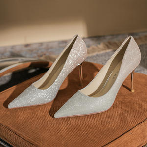 รองเท้าส้นสูงสีทองวิบวับสำหรับผู้หญิง ปลายแหลม เหมาะสำหรับงานแต่งงาน สีไล่ระดับ ดีไซน์เซ็กซี่ กันลื่น ใส่สบายในฤดูหนาว - Product Image 1