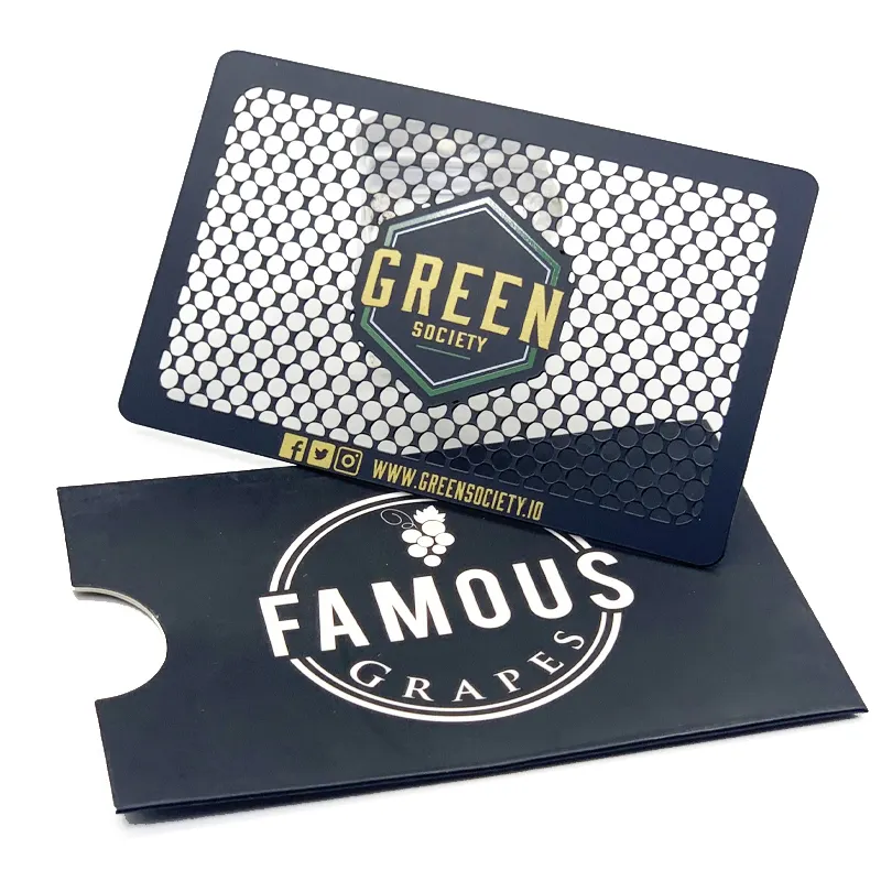 Vente en gros de cartes de crédit avec logo personnalisé pas cher taille acier inoxydable cartes de moulin à tabac à herbes en métal
