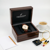 Boîte à montre en bois plaqué rayé brillant avec doublure en cuir noir, finition vernie piano, logo personnalisé pour emballage cadeau de montre de luxe
