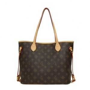 Diseñado por un diseñador de una marca de lujo. Bolso Tote Estampado Vintage para Mujer. Se Puede Usar en el Hombro o la Espalda.9041 - Product Image 1
