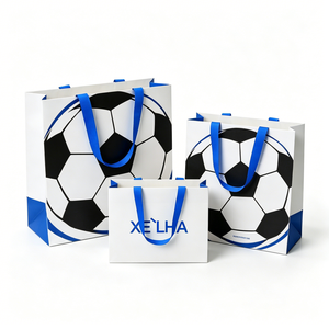 Sacchetto Regalo Personalizzato con Motivo Calcistico e Manici Blu per Feste Sportive e Confezioni Regalo di Compleanno per Bambini - Product Image 1