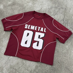 T-shirt de sport en coton respirant pour homme, coupe oversize et carrée, imprimé, poids lourd, style maillot de football, personnalisé par un designer - Product Image 1