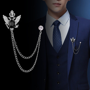 Broche de Águia Bicéfala Antiga com Corrente de Cristal e Pingente de Tassel para Moda Masculina - Product Image 2
