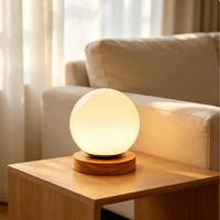 Lampe de table globe en bois massif rechargeable, commande tactile, LED dimmable, veilleuse USB - Lumière ambiante chaude pour usage intérieur et extérieur